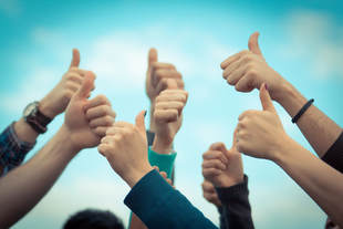 People in a group giving a thumbs up for a good chiropractic price
